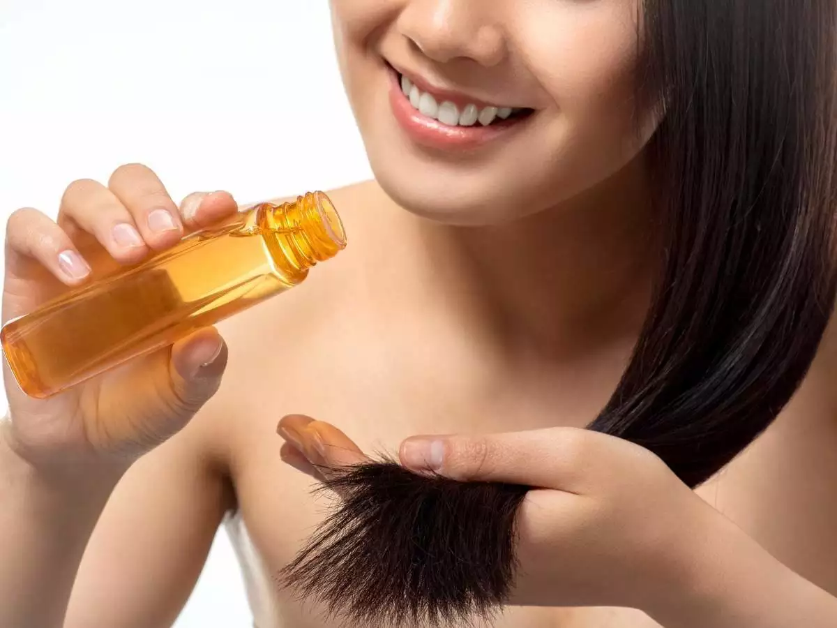 Hair Care: बालों की चमक वापस पाने के लिए इस्तेमाल करे इन उपायो को,  ऑयलिंग है सबसे जरूरी