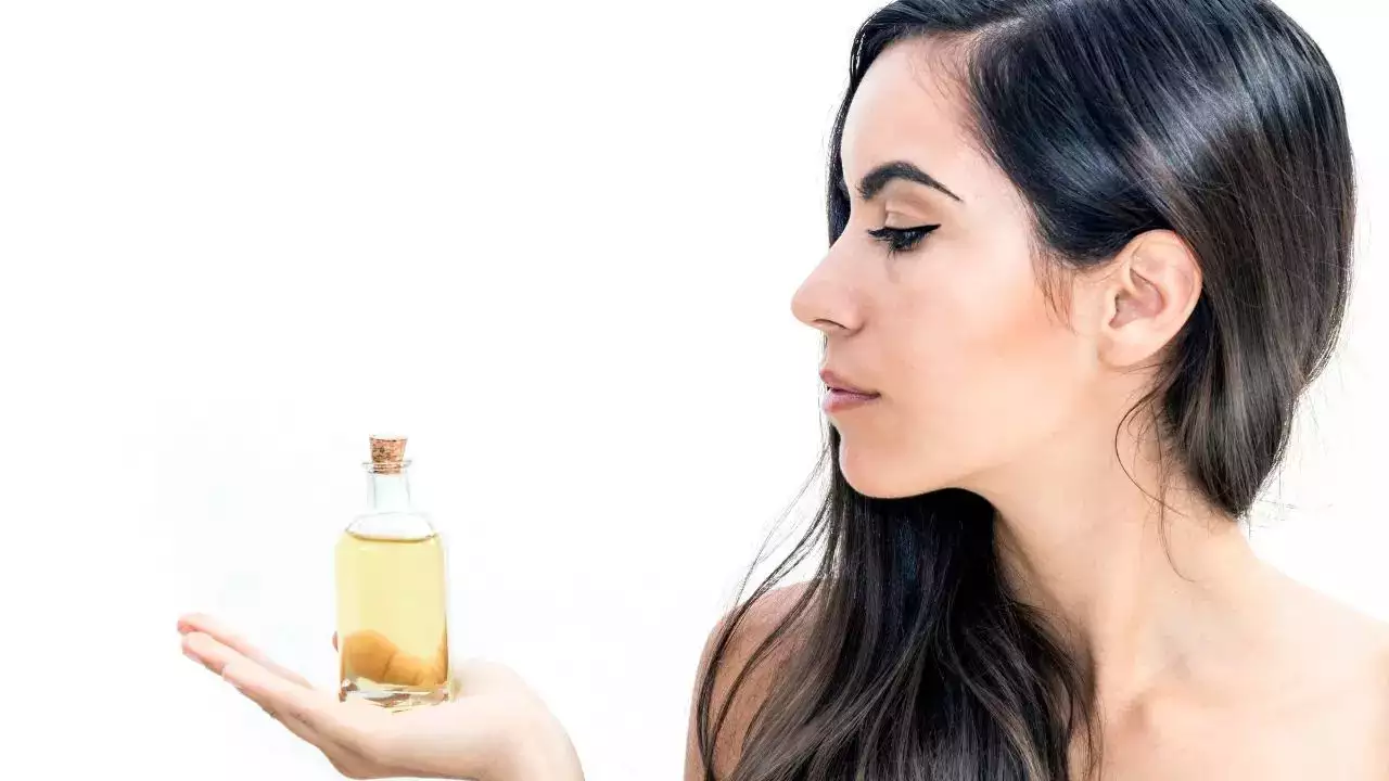 Oils for Hair Growth: बालों को सूंदर बनाने के लिए इस्तेमाल करे यह तेल, जानें इसे तैयार करने का तरीका