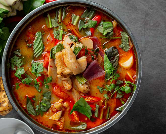 Chicken Soup: चिकन सूप इन समस्याओं में है बेहद असरदार, जानिए इसे बनाने की आसान रेसिपी